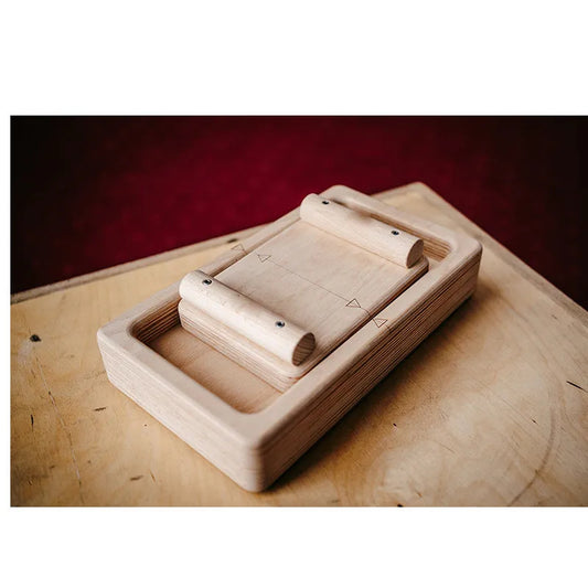 Flexora's wooden finger-wrestler